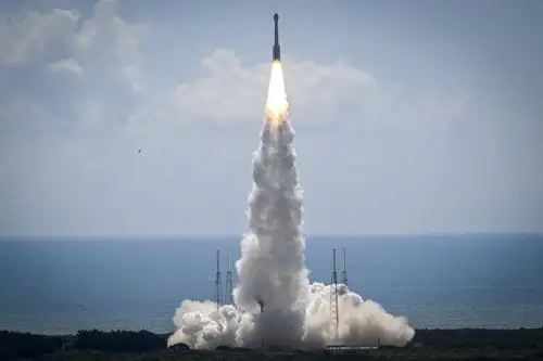 Sigu en vivo el primer viaje tripulado de Starliner en el canal oficial de la NASA o en su canal de YouTube.