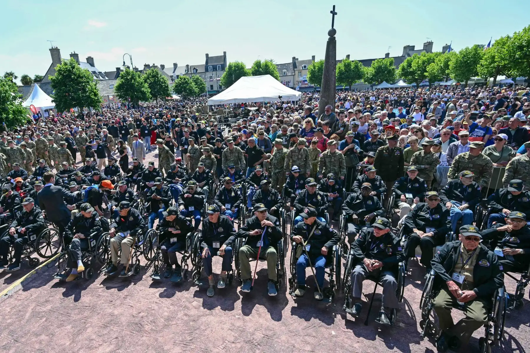 Veteranos asisten a un evento conmemorativo nacional del Reino Unido para conmemorar el 80th aniversario del desembarco anfibio aliado en Francia en 1944. Foto: AFP