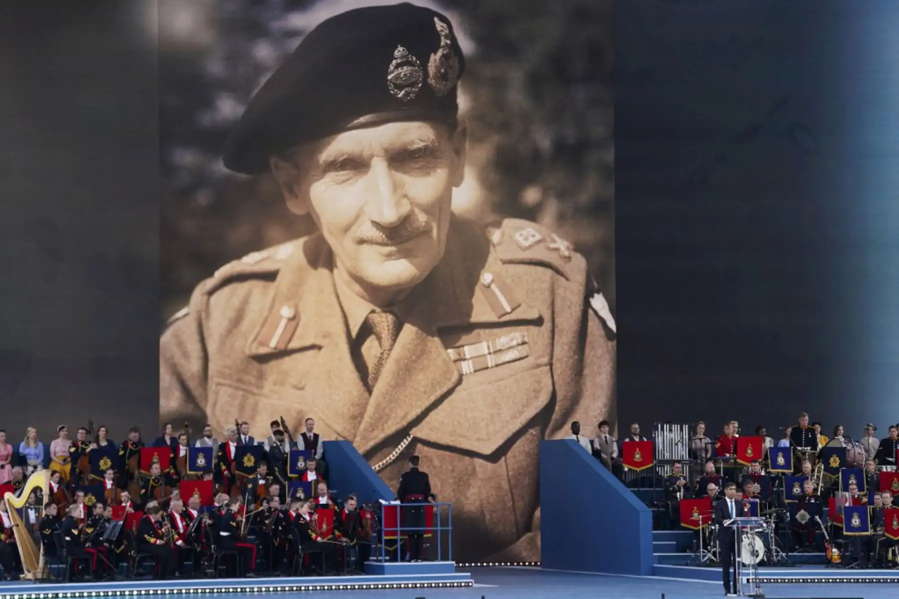 El primer ministro de Gran Bretaña, Rishi Sunak, habla durante un evento conmemorativo nacional del Reino Unido para conmemorar el 80.º aniversario del desembarco anfibio aliado en Francia en 1944. Foto: AFP