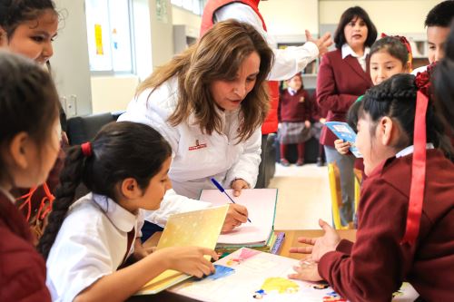 Presidenta Dina Boluarte inaugura la sexta Escuela Bicentenario para más de 2000 estudiantes de la  I.E. 6094 Santa Rosa .
Foto: ANDINA/Prensa Presidencia