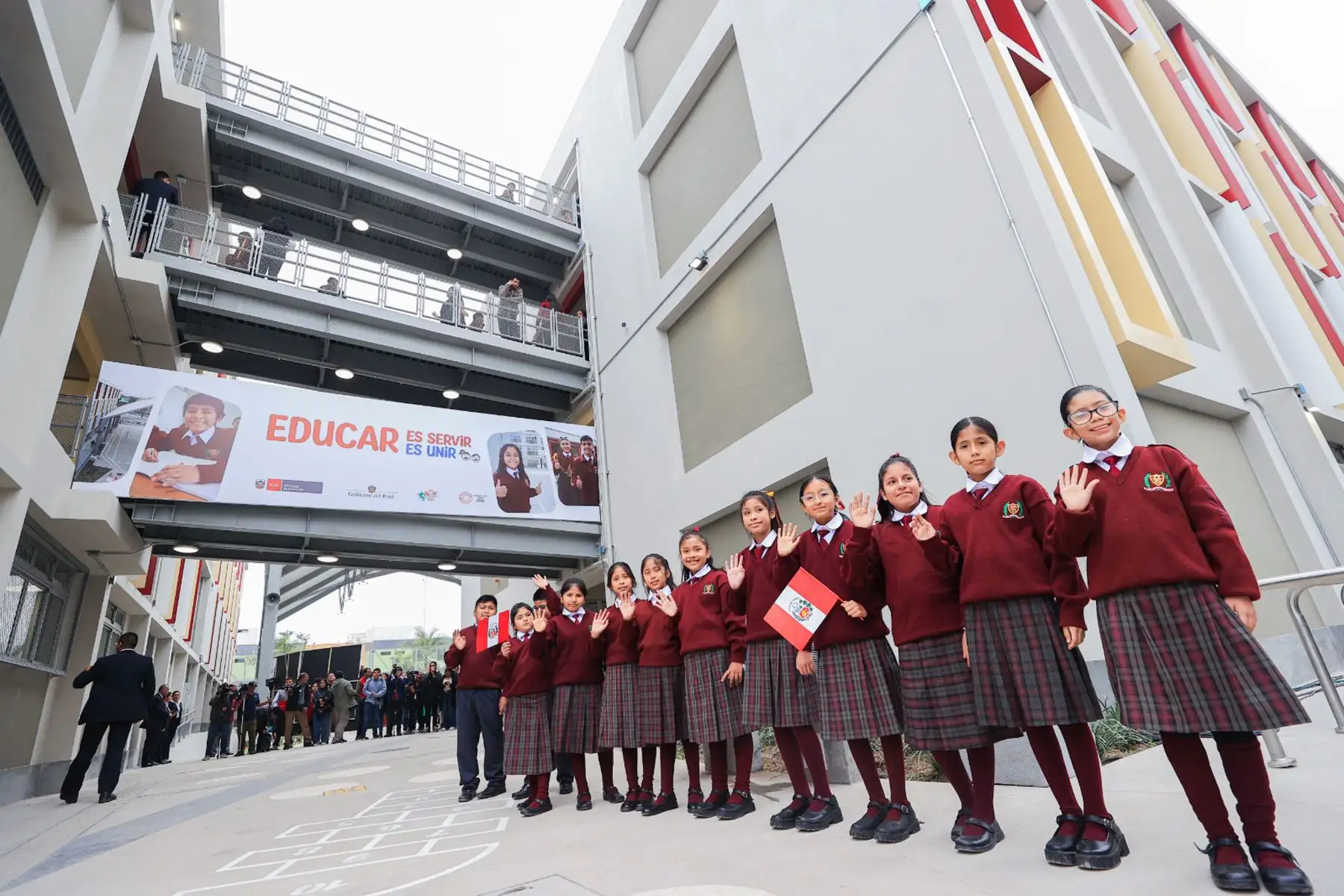 Presidenta Dina Boluarte inaugura la sexta Escuela Bicentenario para más de 2000 estudiantes de la  I.E. 6094 Santa Rosa .
Foto: ANDINA/Prensa Presidencia