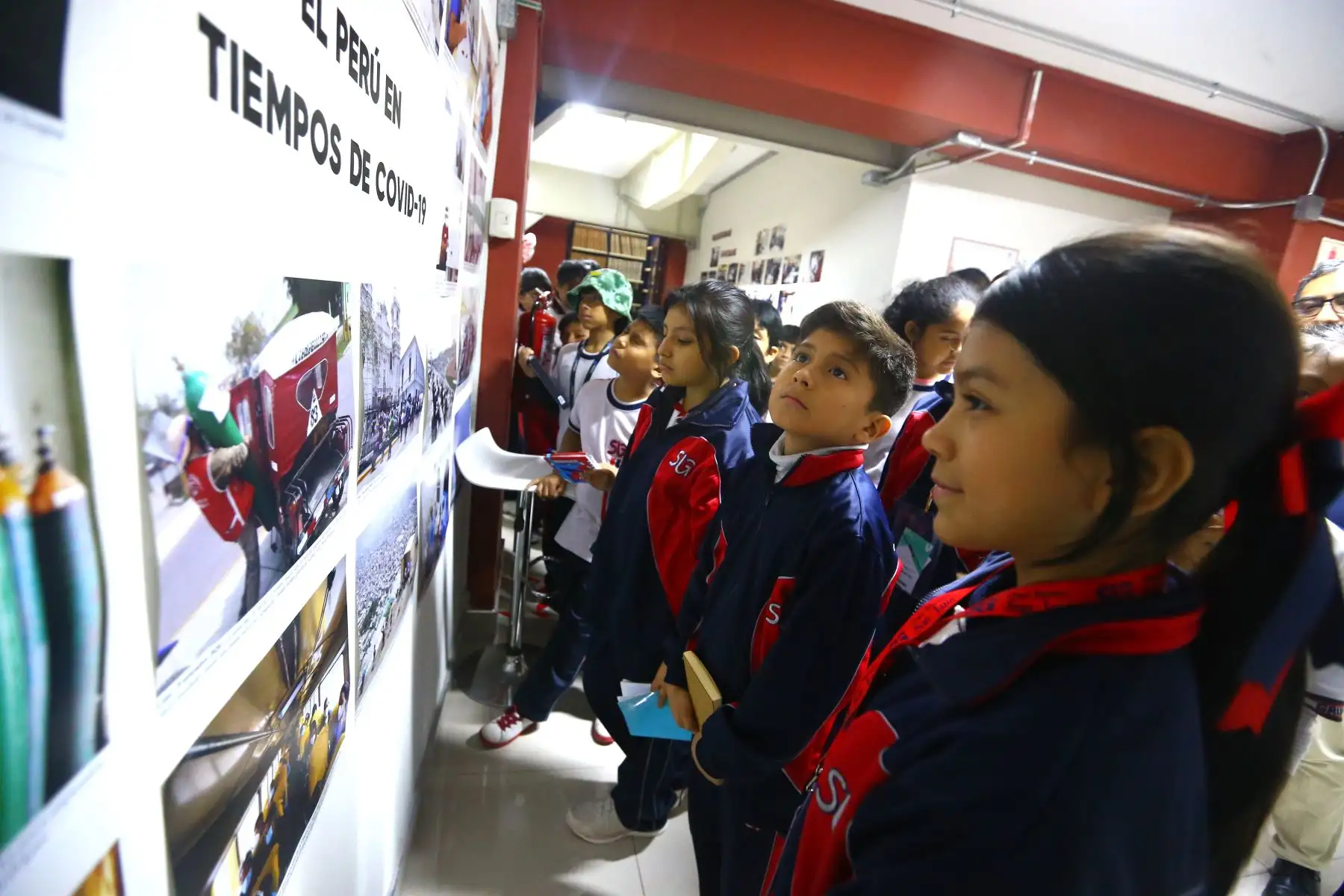 Estudiantes del Grupo Educativo San Luis Gonzaga de San Martín de Porres visitaron la Agencia Andina y el Diario El Peruano. 
Foto: ANDINA/Eddy Ramos