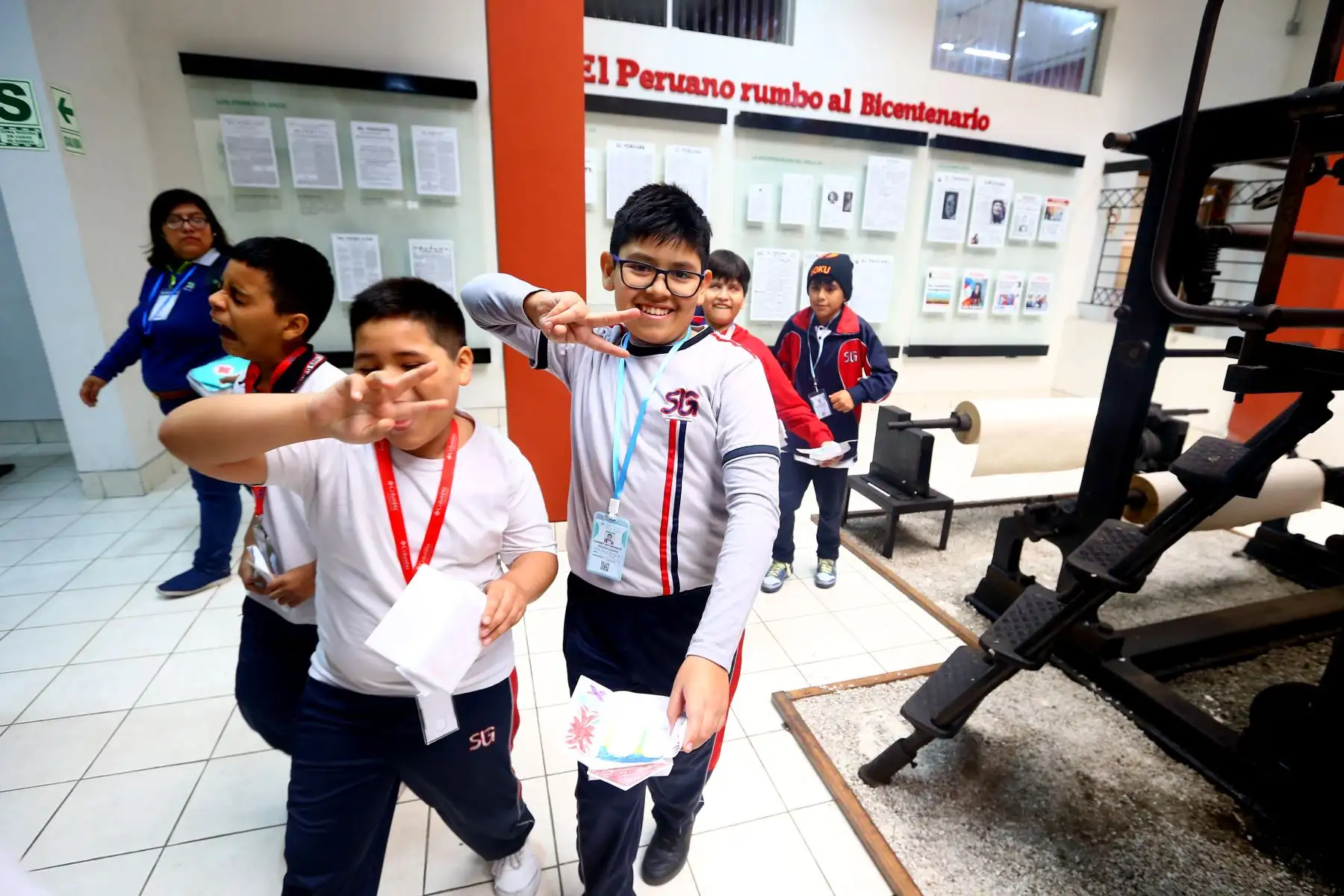 Estudiantes del Grupo Educativo San Luis del distrito de  San Martín de Porres visitaron la Agencia Andina y el Diario El Peruano. 
Foto: ANDINA/Eddy Ramos