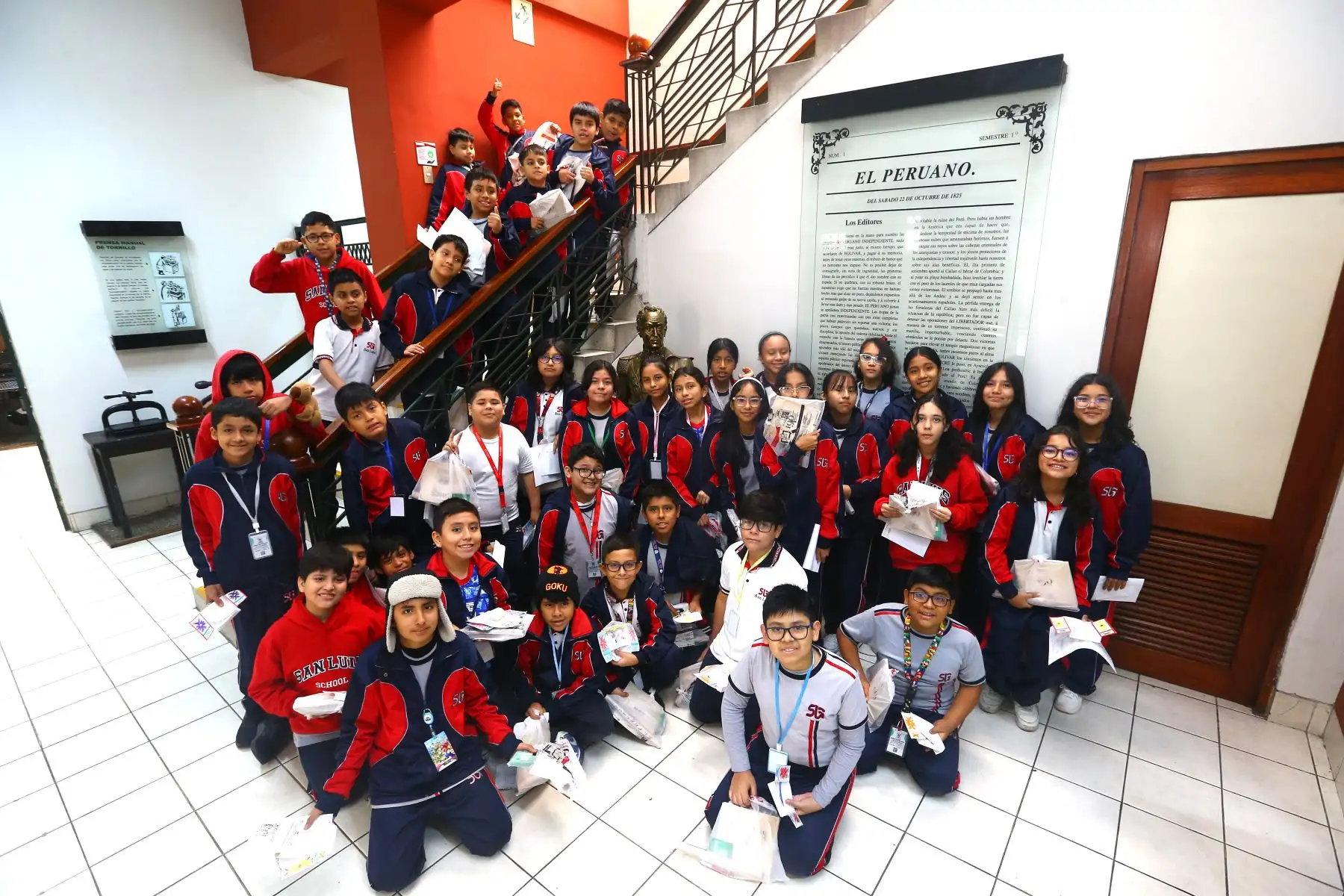 Estudiantes del Grupo Educativo San Luis del distrito de  San Martín de Porres visitaron la Agencia Andina y el Diario El Peruano. 
Foto: ANDINA/Eddy Ramos
