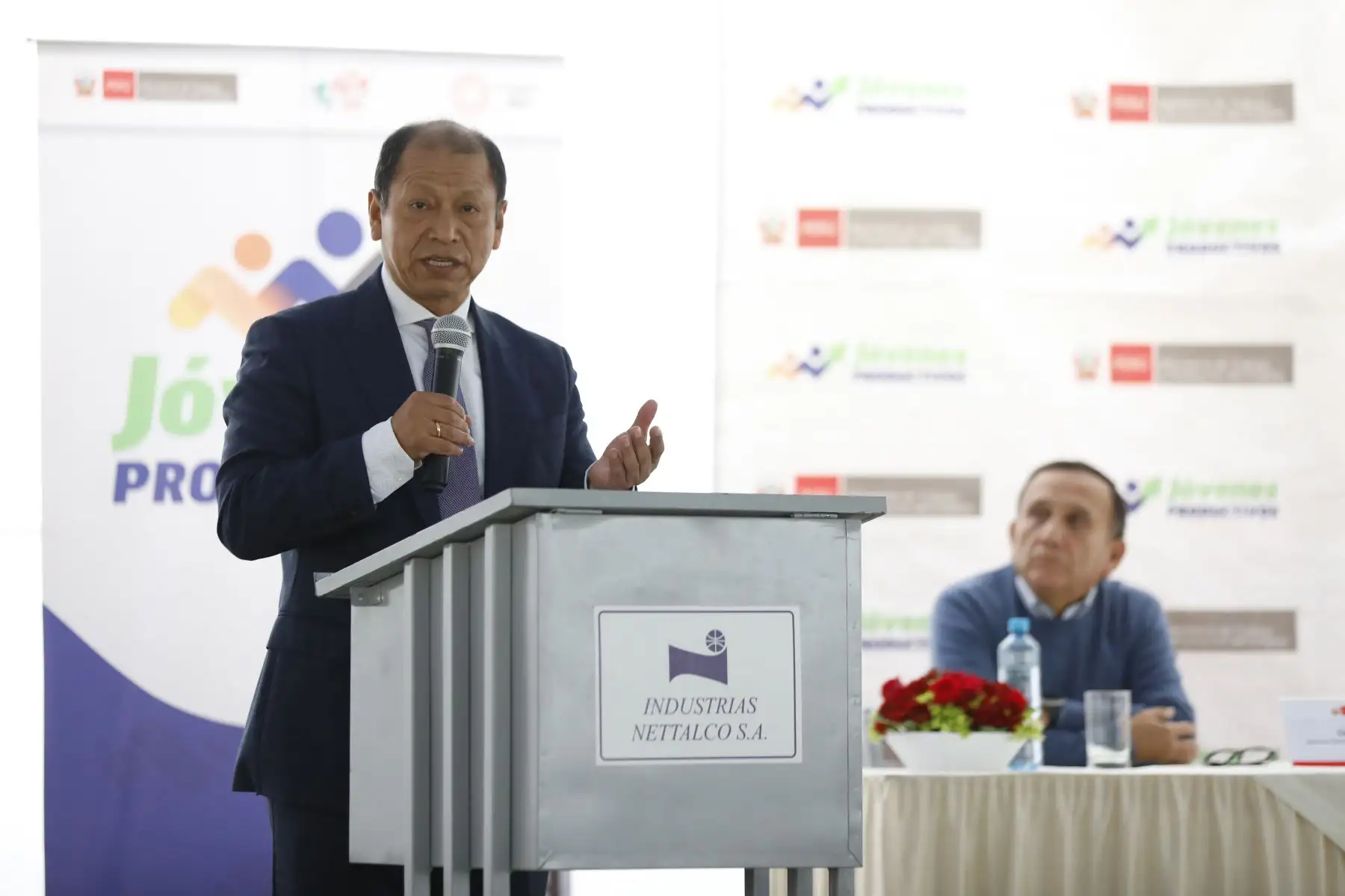Ministro de Trabajo Daniel Maurate lidero la incorporación a la planilla de la Empresa Netallco. Foto: Difusión