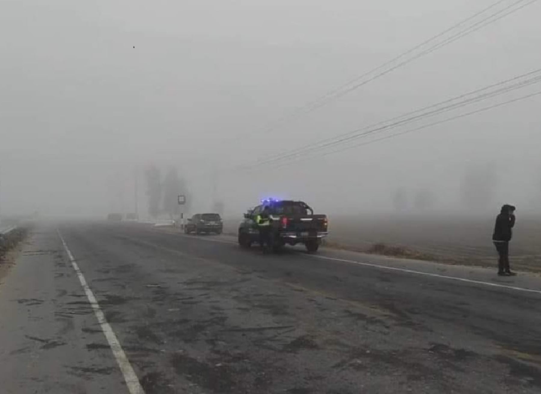 La densa neblina y una persistente llovizna habría originado el accidente que causó la muerte de una pareja de esposos en la carretera Huaura - Sayán. ANDINA/Difusión