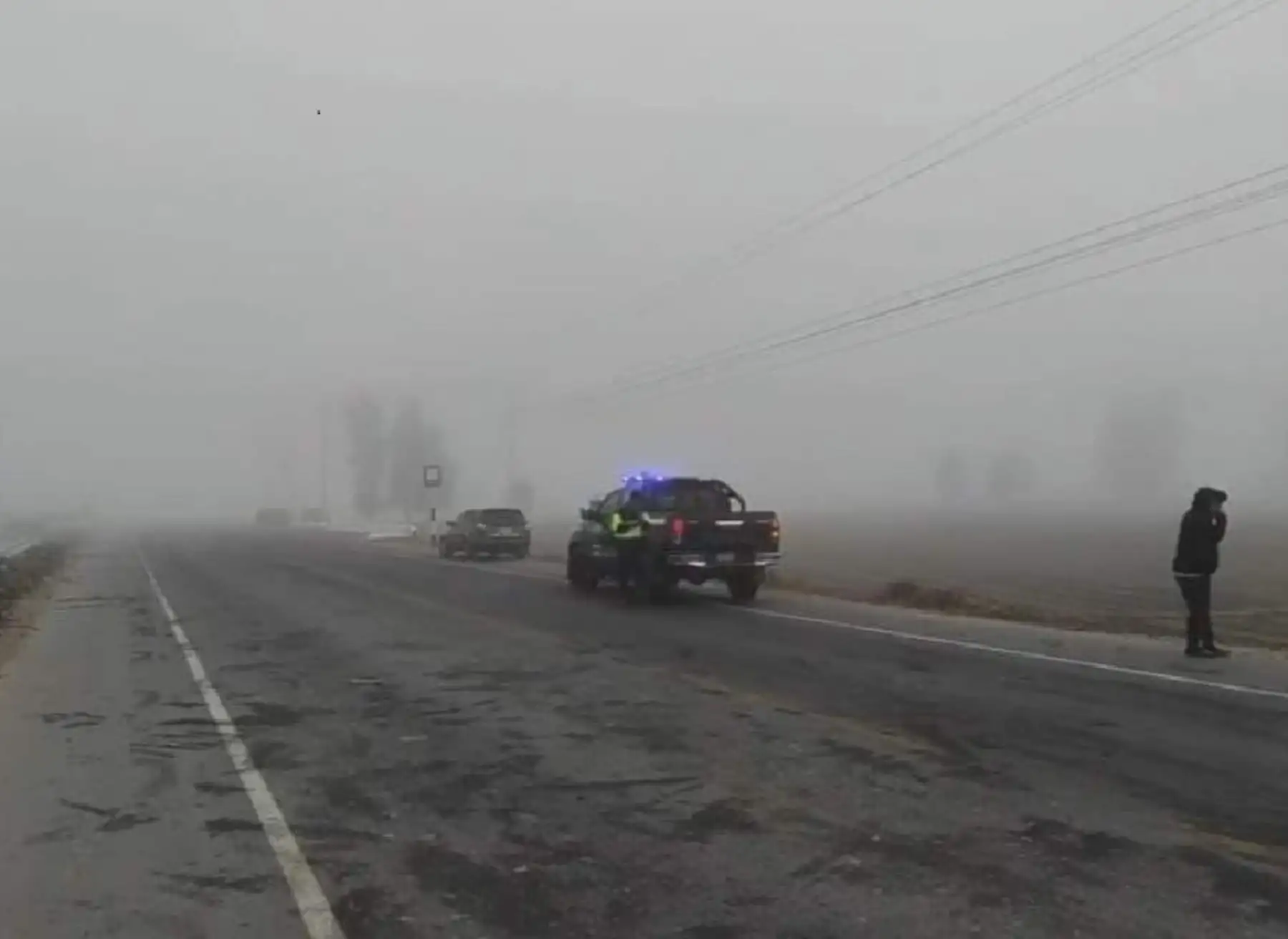 La densa neblina y una persistente llovizna habría originado el accidente que causó la muerte de una pareja de esposos en la carretera Huaura - Sayán. ANDINA/Difusión