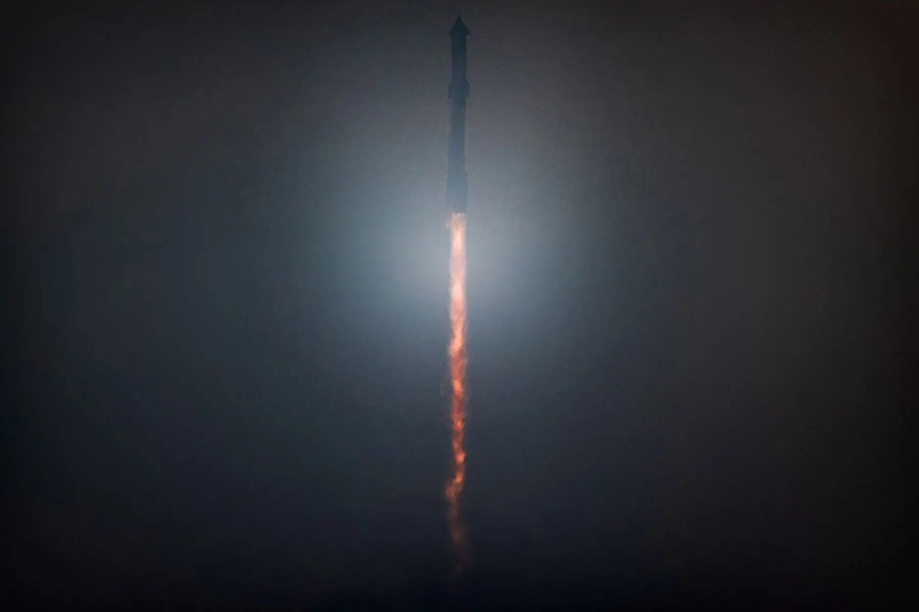 El despegue de este cuarto vuelo de prueba de Starship tuvo lugar a las 7H50 (hora peruana) desde la base espacial Starbase de SpaceX en Boca Chica, en el extremo sur de Texas (Estados Unidos). Foto: AFP