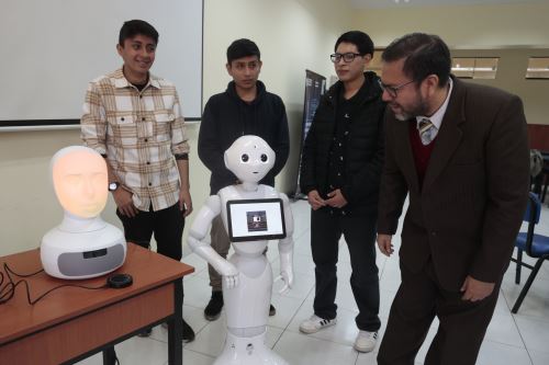 UNI cuenta con dos nuevos robots humanoides en el Laboratorio de Inteligencia Artificial