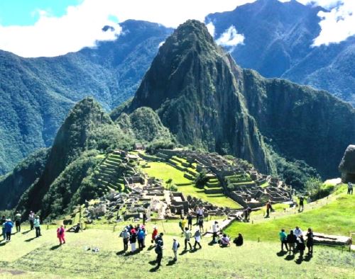 El Ministerio de Cultura inició una campaña de orientación a las personas que compraron con anticipación su entrada a Machu Picchu que el sábado 1 de junio puso en marcha tres circuitos y 10 rutas en la ciudadela inca. ANDINA/Difusión