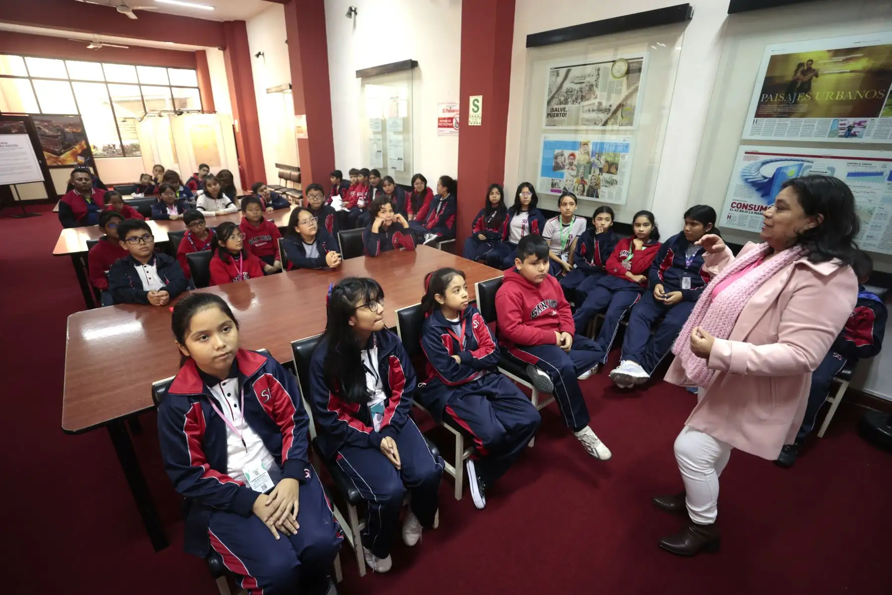 Estudiantes del Grupo Educativo San Luis Gonzaga de San Martín de Porres visitaron la Agencia Andina y el Diario El Peruano. Foto: ANDINA/Vidal Tarqui