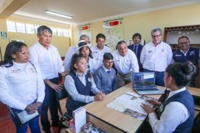 La comitiva oficial visitó el Instituto Superior de Educación Tecnológica Víctor Álvarez Huapaya, en la región Ayacucho, próximo a obtener su licenciamiento.