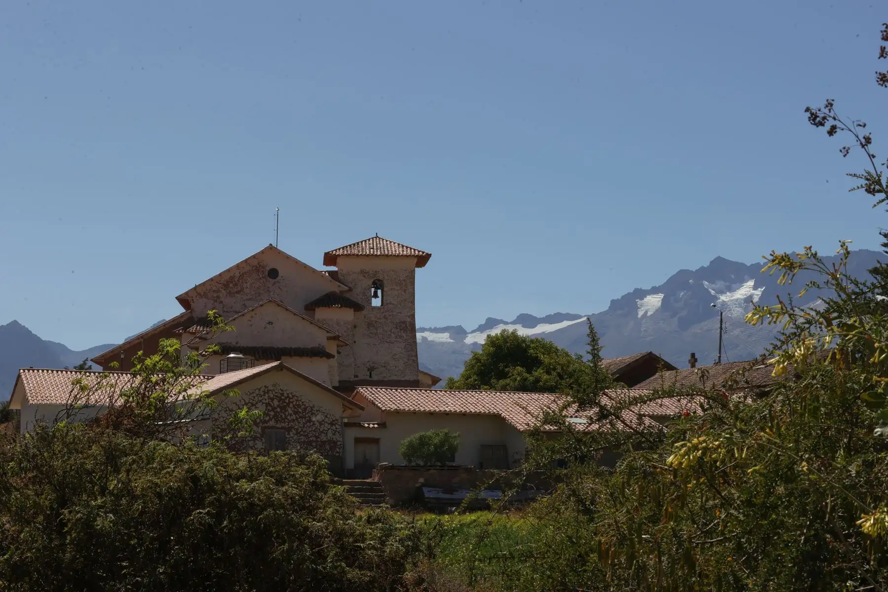 Maras es un pequeño pueblo que  está rodeado de una geografía hermosa. Por aquí y por allá se aprecian nevados y campos. Foto: ANDINA/Melina Mejía