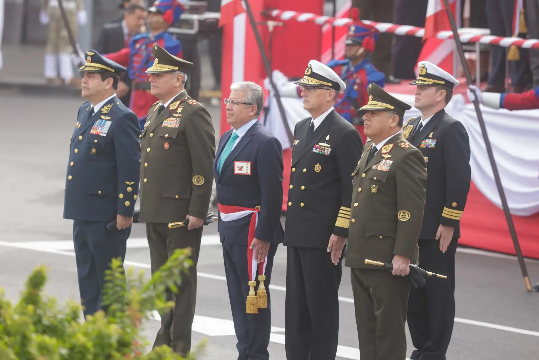 Llegada del ministro de Defensa, Walter Astudillo Chávez a la ceremonía por el día de la bandera en la Plaza Bolognesi.

Foto: ANDINA/Luis Iparraguirre