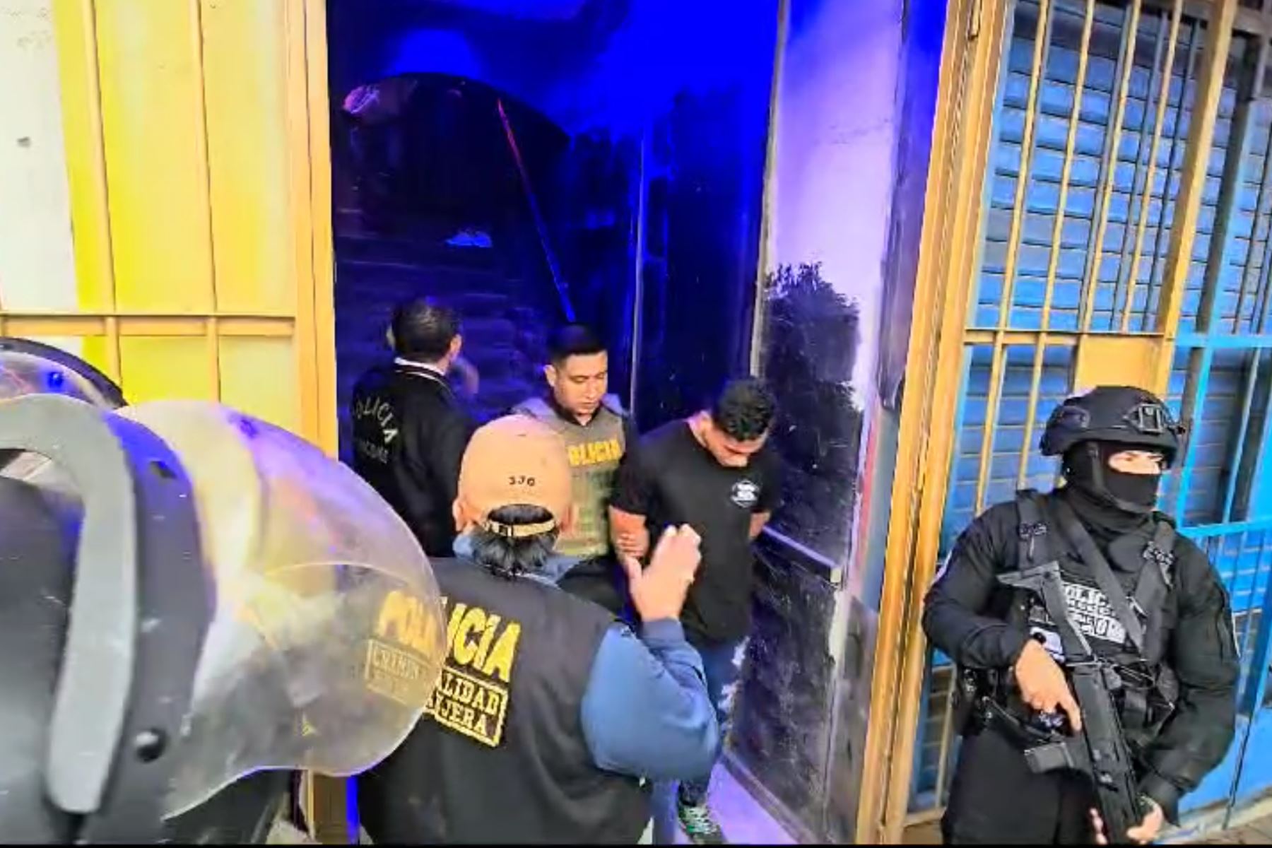 Oscar Arriola Delgado, jefe del Estado Mayor de la Policía Nacional, informó allanamiento un Bunker  en San martín de Porres de presuntos delincuentes extranjeros . Foto: Captura VT