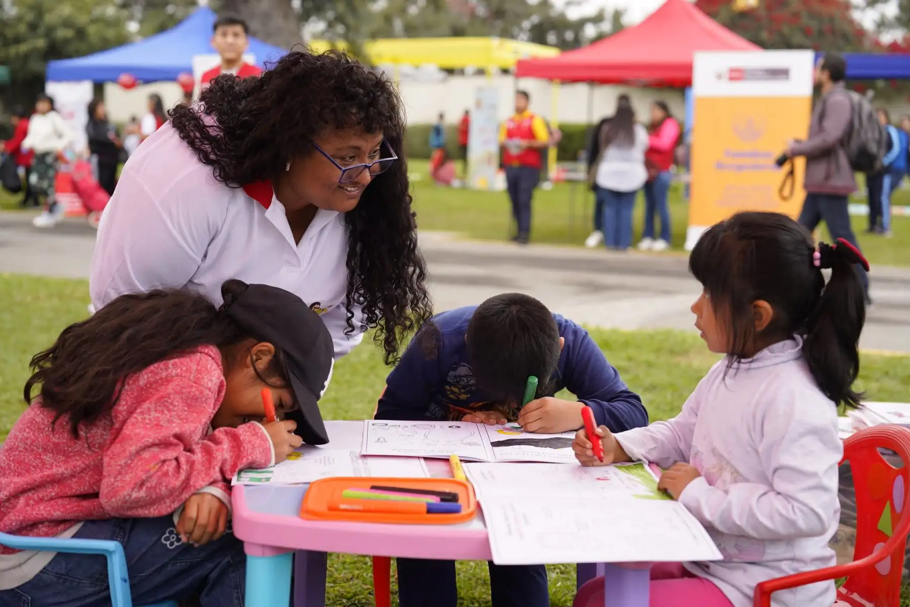 Ministerio de la Mujer y Poblaciones Vulnerables organiza la feria lúdica multisectorial por el Día Internacional del Juego: “El Juego es un Derecho, Juguemos”.
Foto: MIMP
