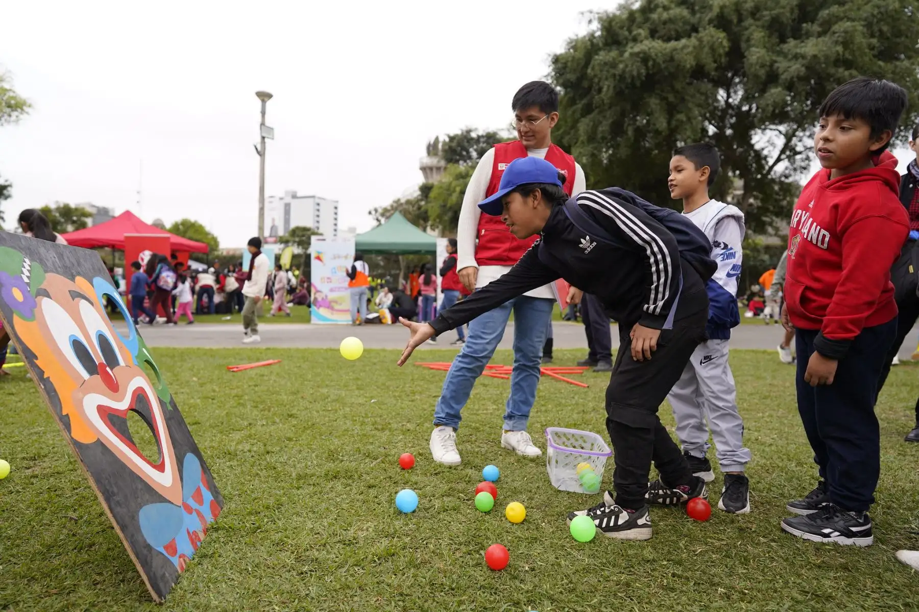 Ministerio de la Mujer y Poblaciones Vulnerables organiza la feria lúdica multisectorial por el Día Internacional del Juego: “El Juego es un Derecho, Juguemos”.
Foto: MIMP