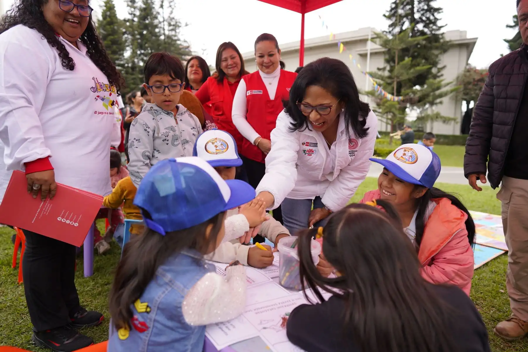 Ministerio de la Mujer y Poblaciones Vulnerables organiza la feria lúdica multisectorial por el Día Internacional del Juego: “El Juego es un Derecho, Juguemos”.
Foto: MIMP