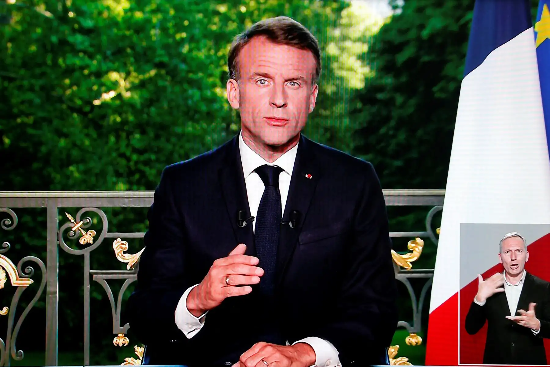 Esta captura de pantalla muestra al presidente de Francia, Emmanuel Macron, hablando durante un discurso televisado a la nación durante el cual anunció que disolverá la Asamblea Nacional, la cámara baja del Parlamento francés, y convocará nuevas elecciones generales el 30 de junio, en París.
Foto: AFP
