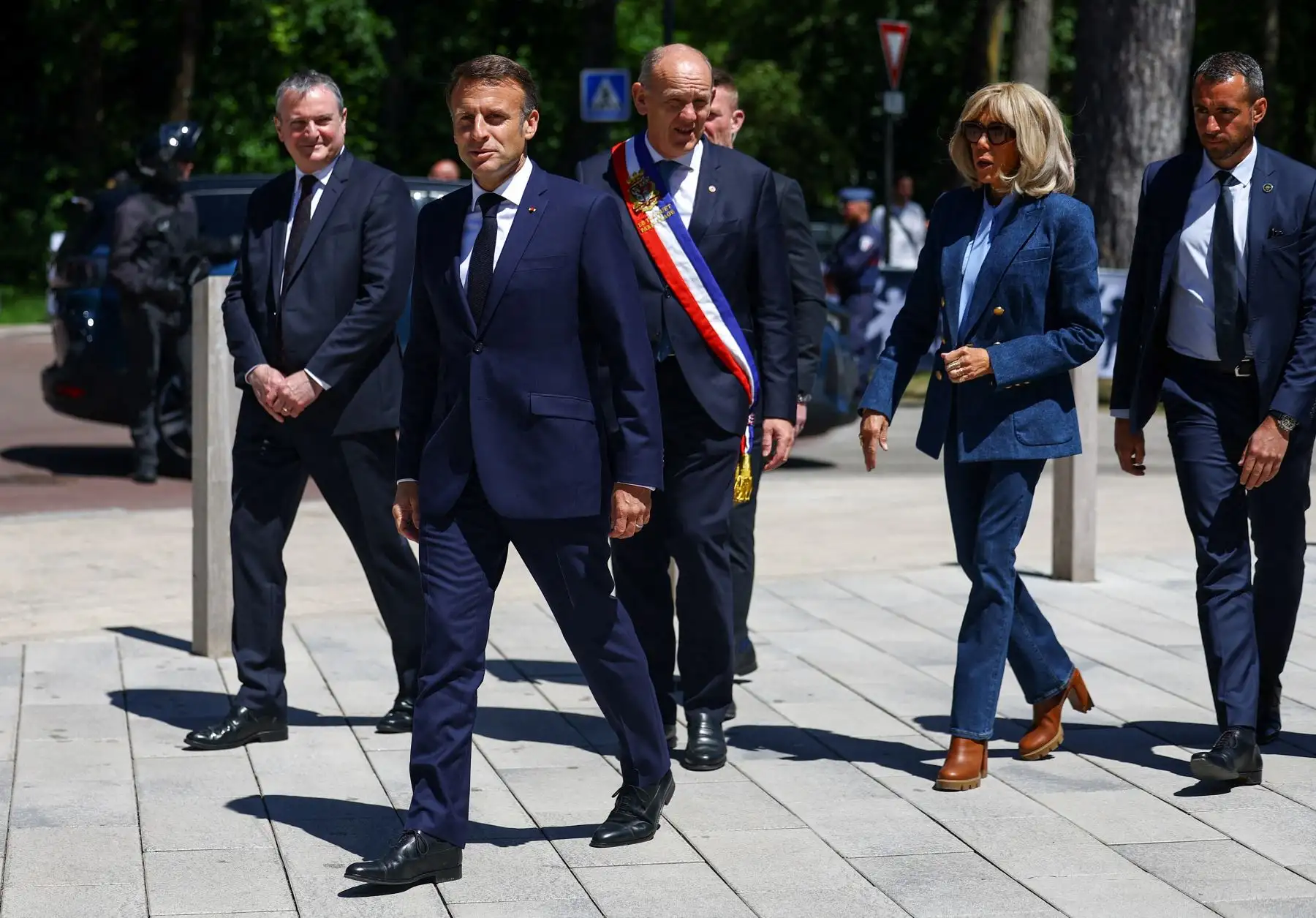 El presidente de Francia, Emmanuel Macron , flanqueado por su esposa Brigitte Macron , camina con Daniel Fasquelle , alcalde de Le Touquet-Paris-Plage, antes de votar para las elecciones al Parlamento Europeo en Le Touquet, al norte de Francia.
Foto: AFP