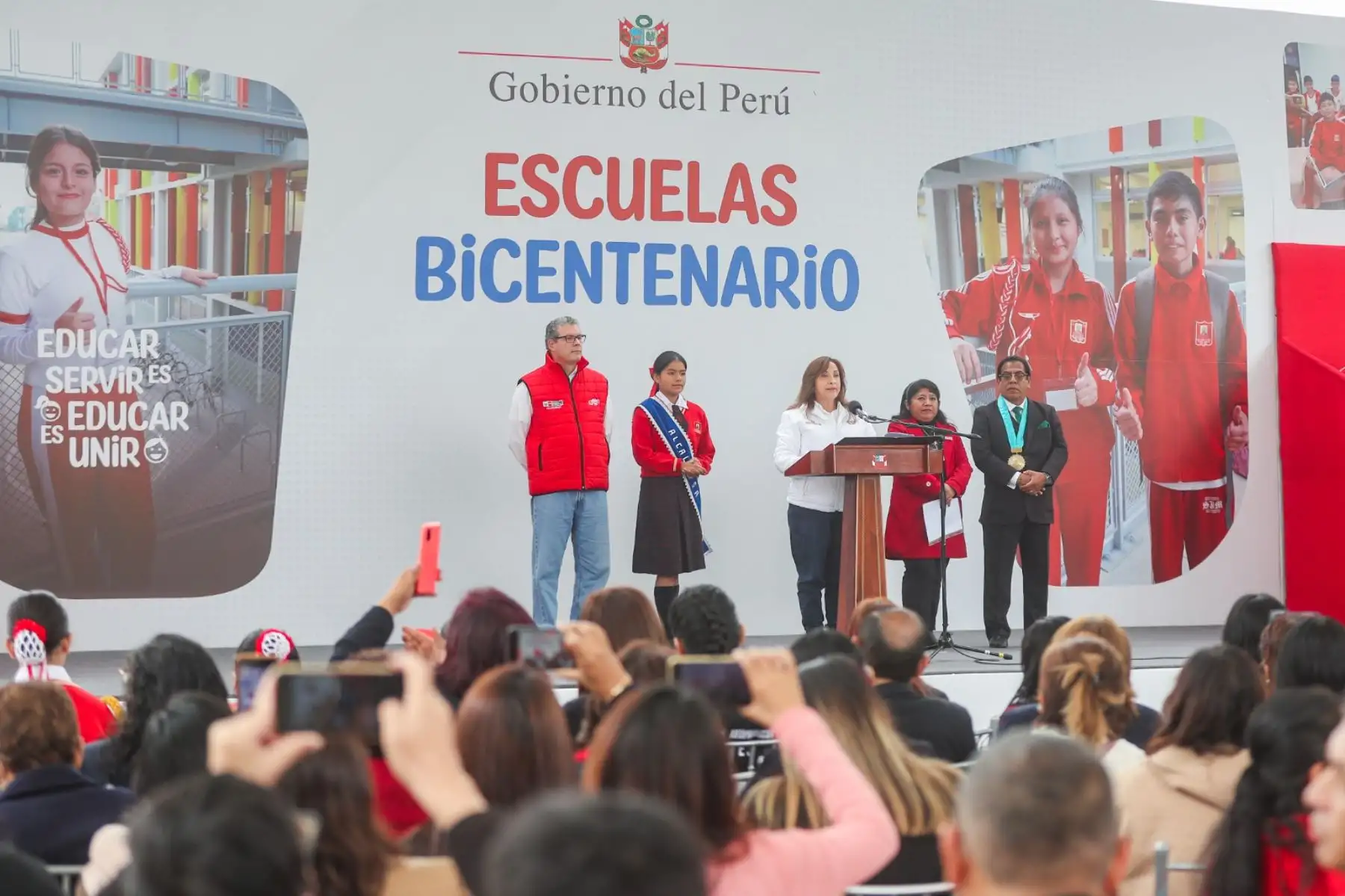 La presidenta Dina Boluarte inaugura la séptima Escuela Bicentenario, I.E. 0083 San Juan Macías, en San Luis. Foto: ANDINA/ Prensa Presidencia