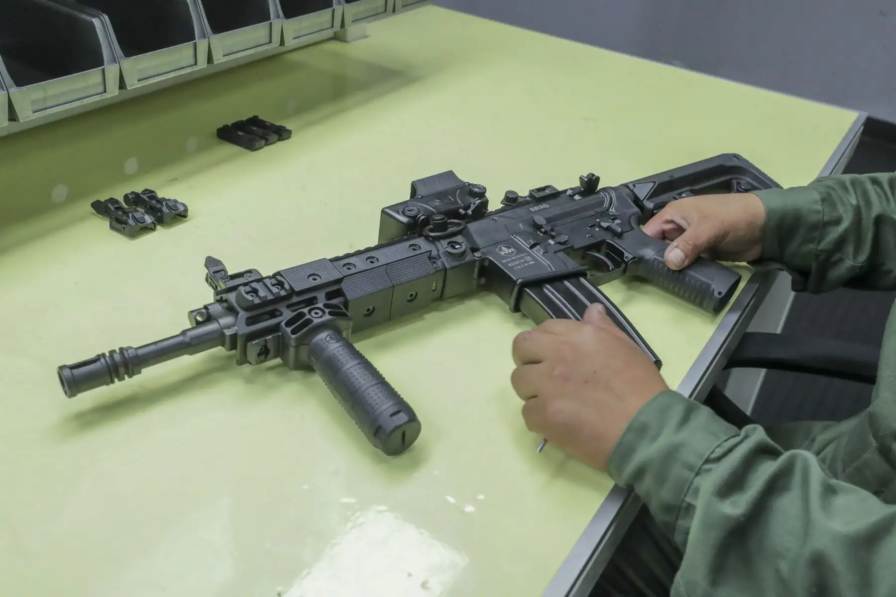 Cabe indicar que estos trabajos son posibles gracias al convenio de cofabricación entre la empresa peruana y la Israel Weapon Industries. Foto: ANDINA/PCM