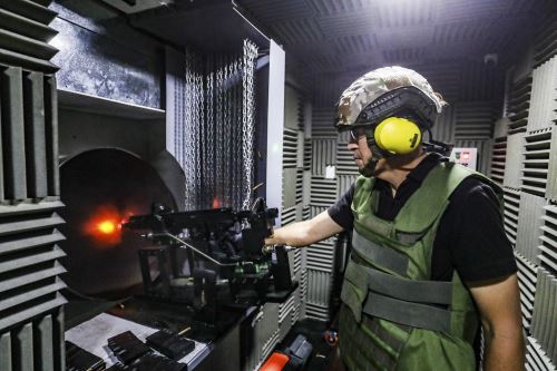 Las Fuerzas Armadas fortalecen su capacidad operativa con el ensamblaje de los nuevos fusiles ARAD 7