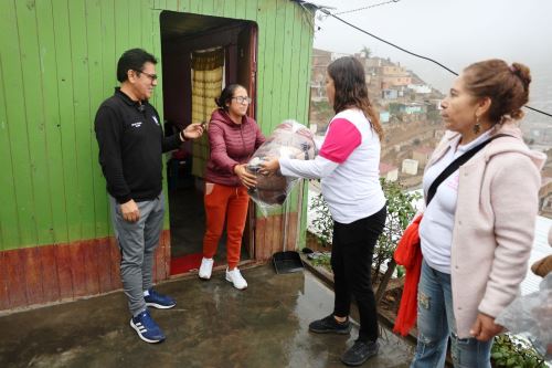 Independencia: hacen llamado para donar prendas de abrigo a personas más vulnerables. Foto: ANDINA/Difusión.