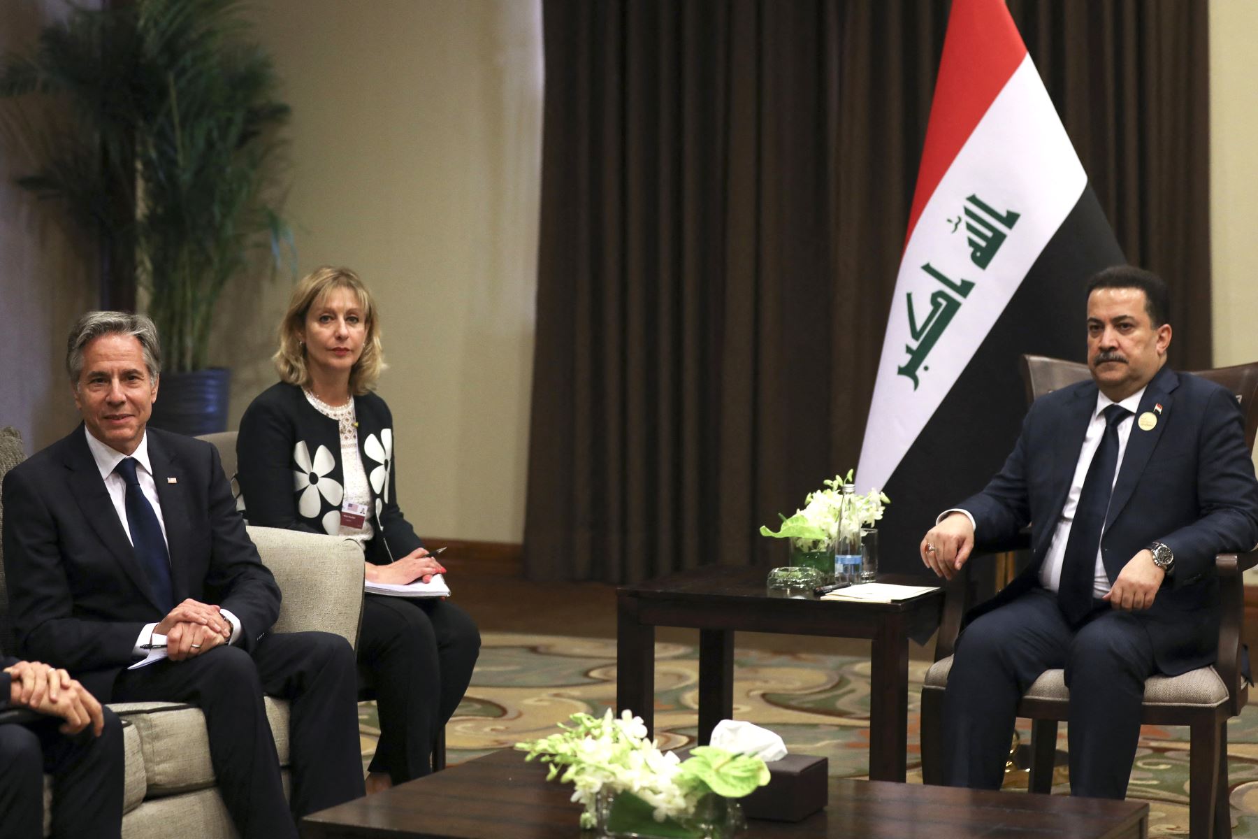 El secretario de Estado de Estados Unidos, Antony Blinken , asiste a una reunión bilateral con el primer ministro iraquí, Mohammed Shia al-Sudani  durante la conferencia "Llamado a la acción: Respuesta humanitaria urgente para Gaza", en Sweimeh, en la costa jordana del Mar Muerto.
Foto: AFP