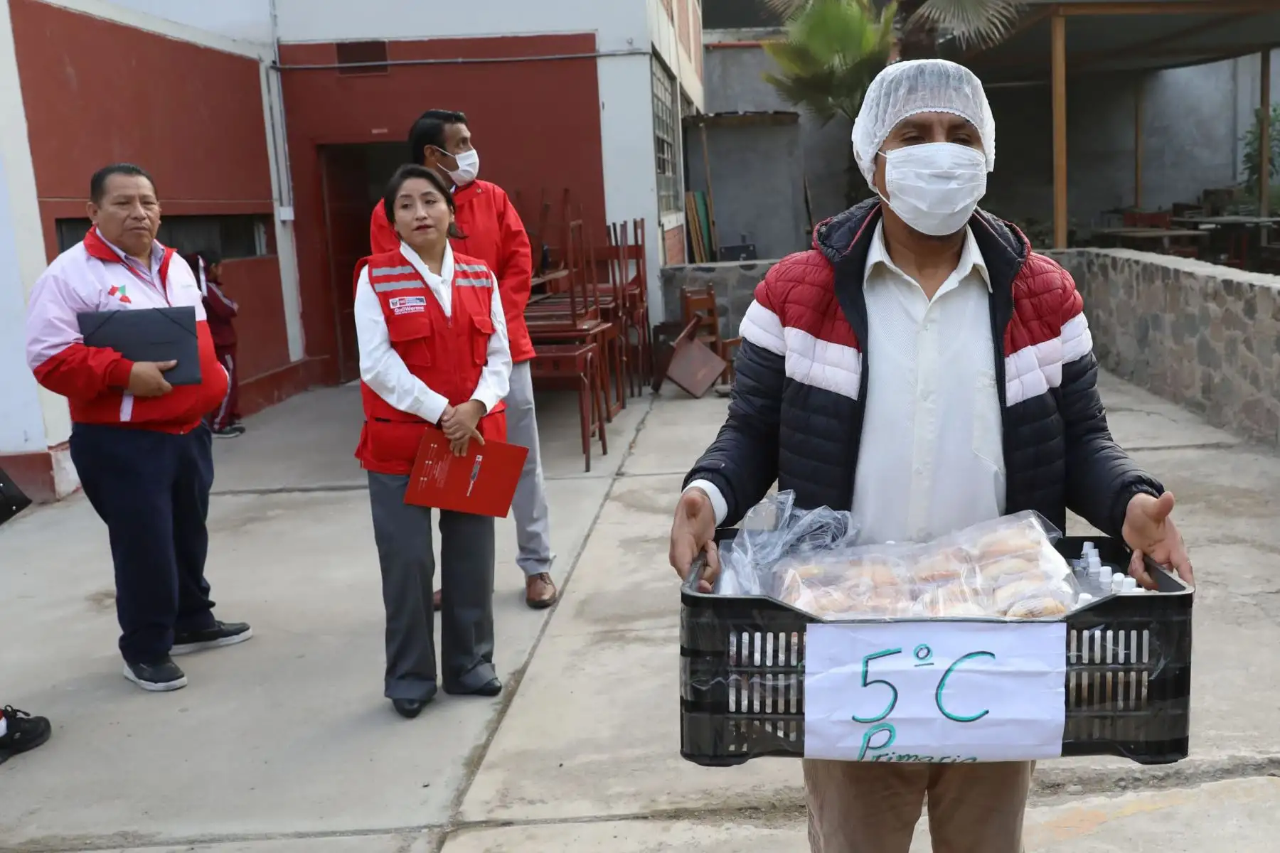 Cabe señalar que, en Lima Metropolitana y Callao se ha programado atender con raciones y canastas a 2940 II.EE. con cerca de 760 mil niños y niñas de nivel inicial y primaria. Foto: ANDINA/Qaly Warma
