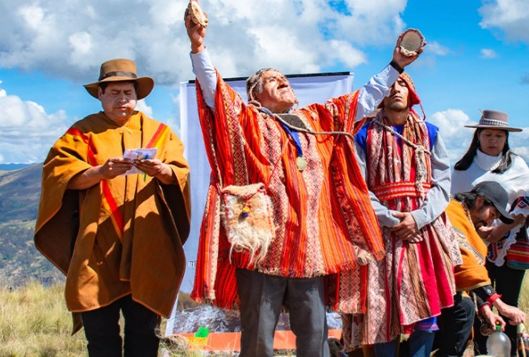 El Año Nuevo Andino es una celebración cultural de origen ancestral en los Andes, sobre todo en el altiplano y en la sierra sur peruana.