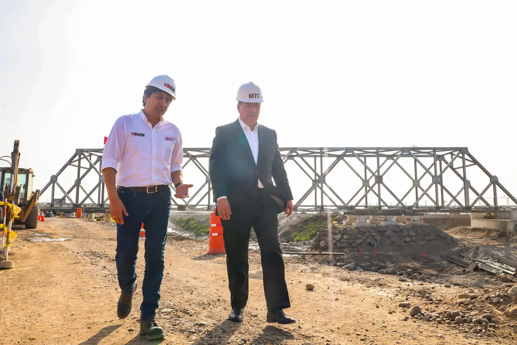 El ministro de Transportes y Comunicaciones, Raúl Pérez Reyes, realizó una visita de supervisión a los trabajos de instalación de los puentes modulares que servirán de acceso para el nuevo Aeropuerto Internacional Jorge Chávez, en el Callao
Foto: MTC