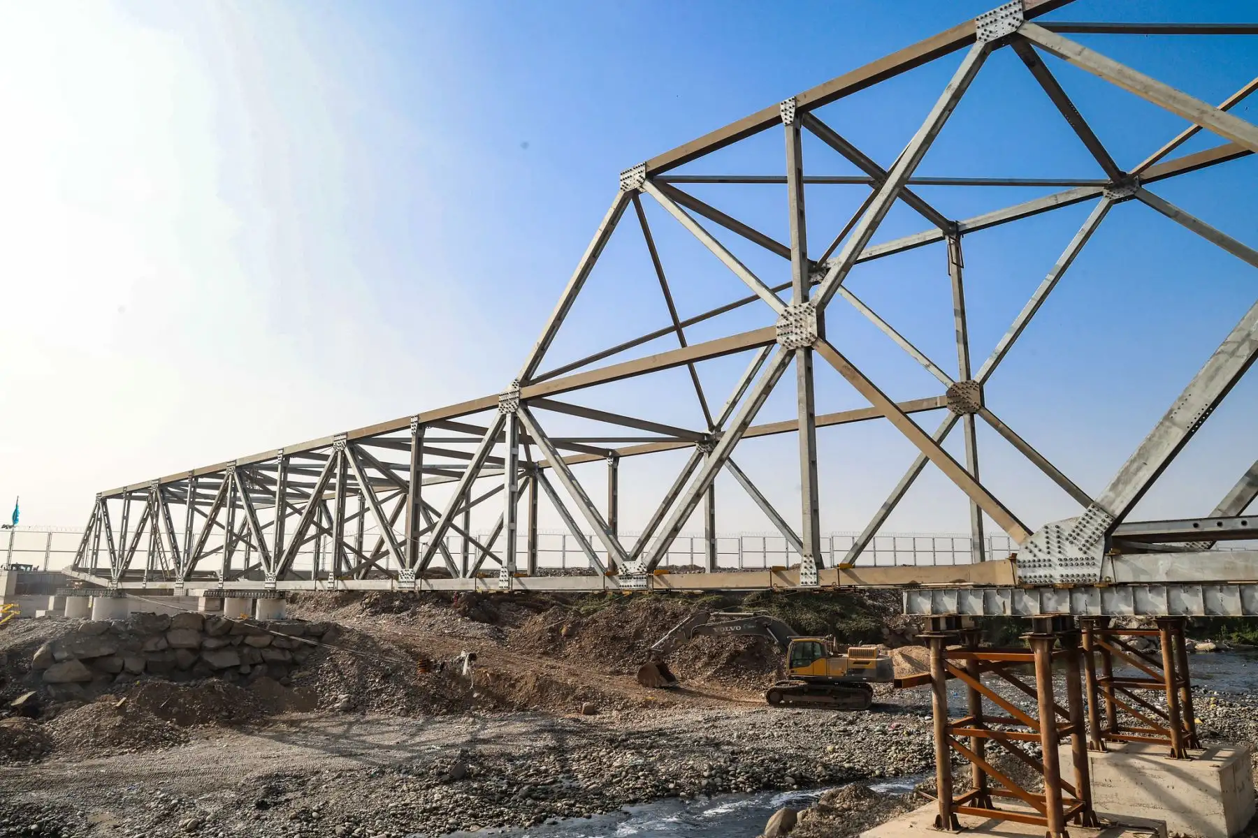 El ministro de Transportes y Comunicaciones, Raúl Pérez Reyes, realizó una visita de supervisión a los trabajos de instalación de los puentes modulares que servirán de acceso para el nuevo Aeropuerto Internacional Jorge Chávez, en el Callao
Foto: MTC