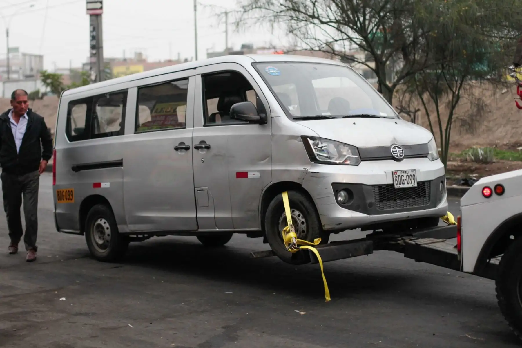 Se intervinieron y llevaron al depósito algunos vehículos, durante el operativo de la PNP y la ATU al transporte público informal para identificar a conductores de vehículos que infringen el Reglamento Nacional de Tránsito, así como para identificar a personas con posibles requisitorias en la Panamericana Norte.

Foto: ANDINA/Lino Chipana