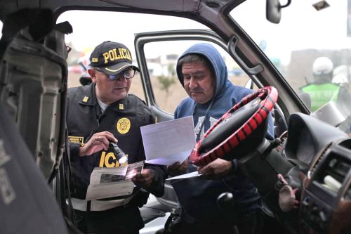 Operativo de la PNP y ATU contra transporte informal en Panamericana Norte