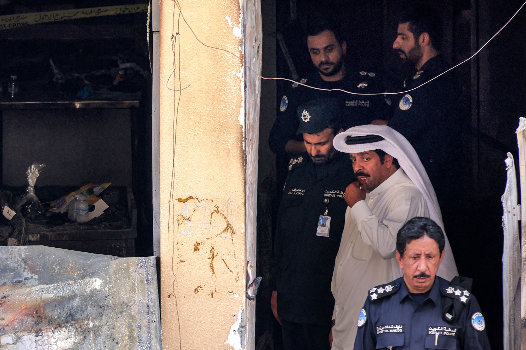 Un incendio mató a 49 personas en Kuwait cuando arrasó un edificio que albergaba a casi 200 trabajadores extranjeros el miércoles, dijo el gobierno. Foto: AFP