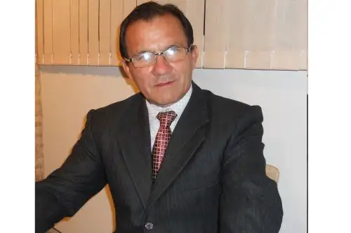 El Dr. Sixto Sánchez es Médico Cirujano y Gineco-Obstetra de profesión de la Universidad Nacional Mayor de San Marcos.