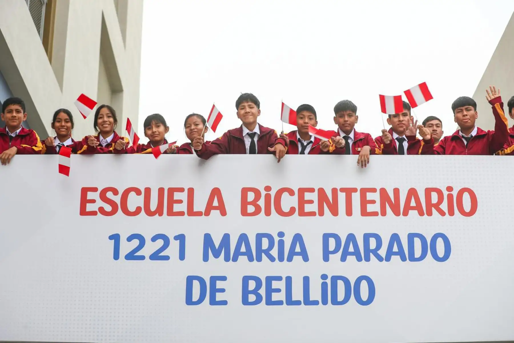 La presidenta Dina Boluarte inaugura la I.E. 1221 María Parado de Bellido en Santa Anita, que permitirá a los estudiantes acceder a una innovadora formación técnico productiva. Foto: ANDINA/Prensa Presidencia