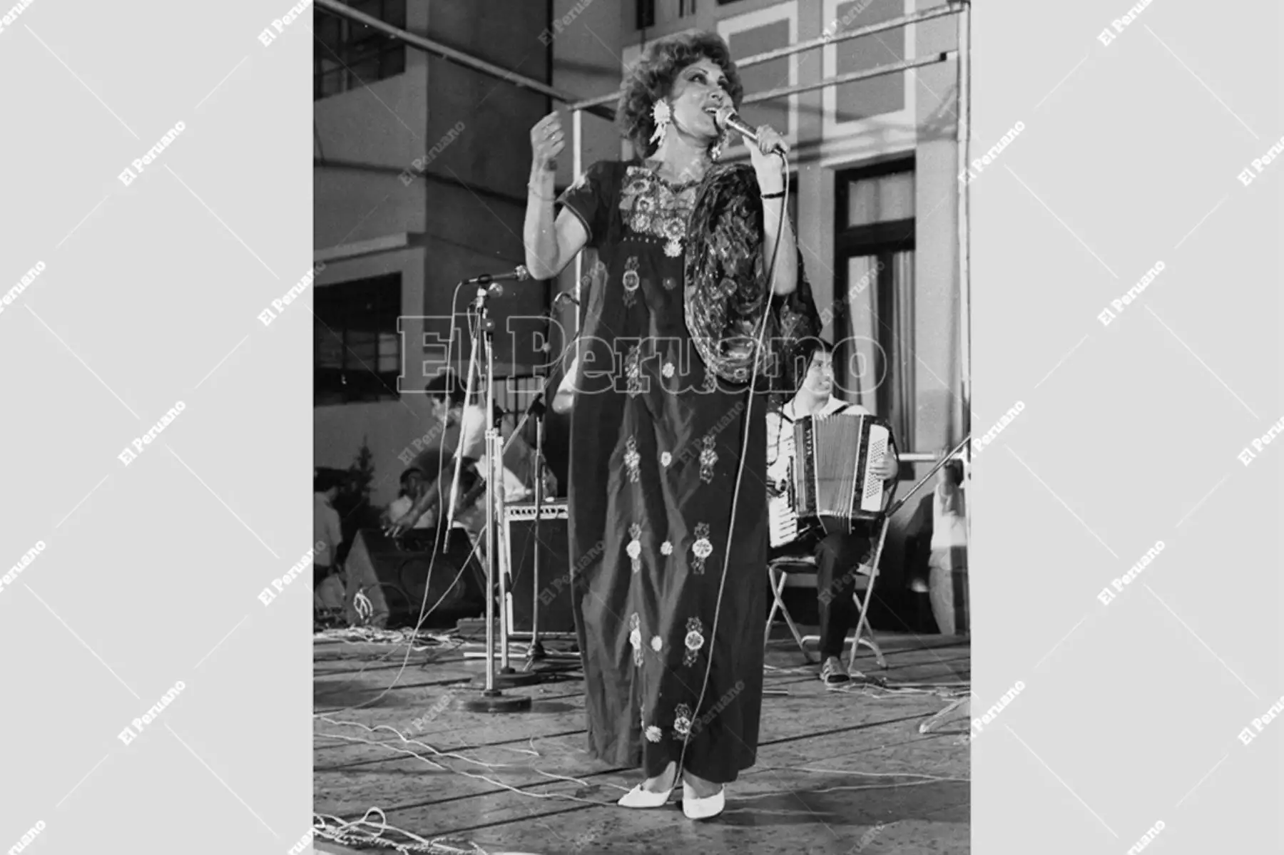 Lima- 29 enero 1990 / Presentación de la cantante Amanda Portales en el aniversario de Radio Nacional del Perú. Foto: Archivo Histórico de El Peruano