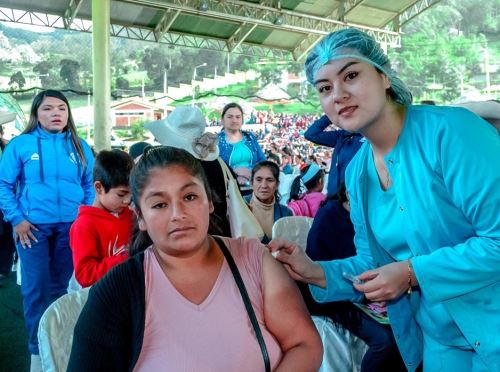 Más de 400 beneficiarios del programa Juntos en la provincia de Cutervo, región Cajamarca, se beneficiaron con la jornada de vacunación contra varias enfermedades que realizó la Dirección Regional de Salud. ANDINA/Difusión