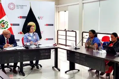 Representantes del Ministerio del Interior se reunieron con las hermanas de los líderes indígenas asesinados para coordinar la seguridad policial en comunidad nativa de Alto Tamaya Sawto, en Ucayali.