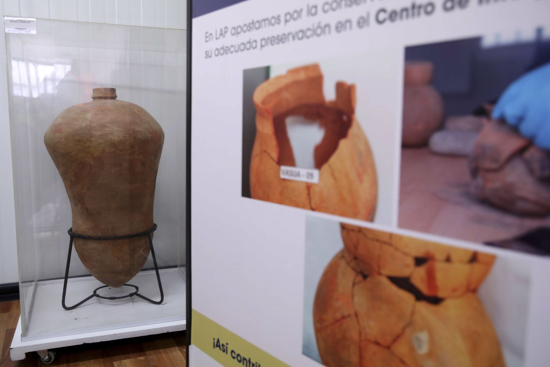 Objetos arqueológicos son exhibidos en el Centro de Interpretación del nuevo aeropuerto de Lima.

Foto: EFE