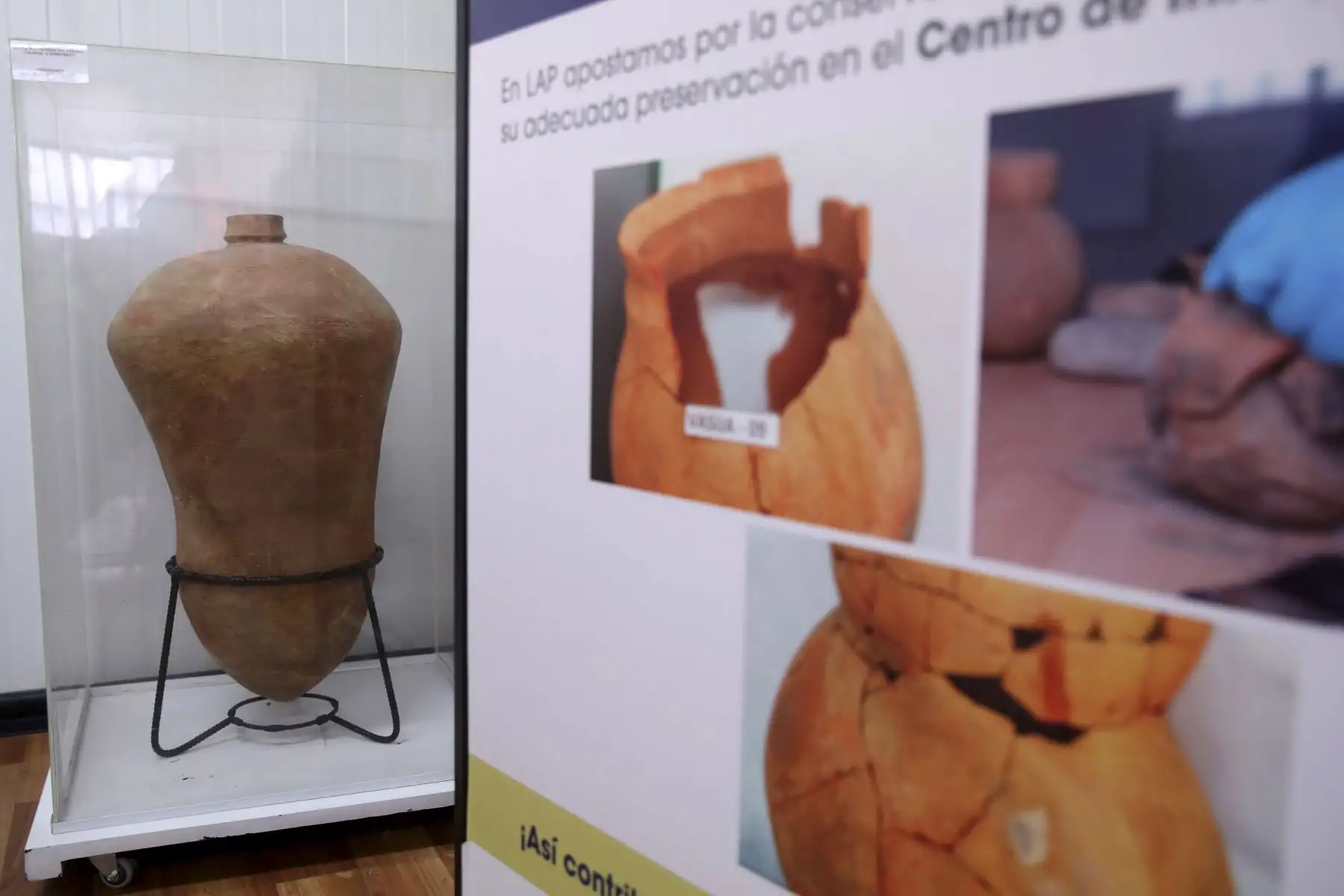 Objetos arqueológicos son exhibidos en el Centro de Interpretación del nuevo aeropuerto de Lima.

Foto: EFE