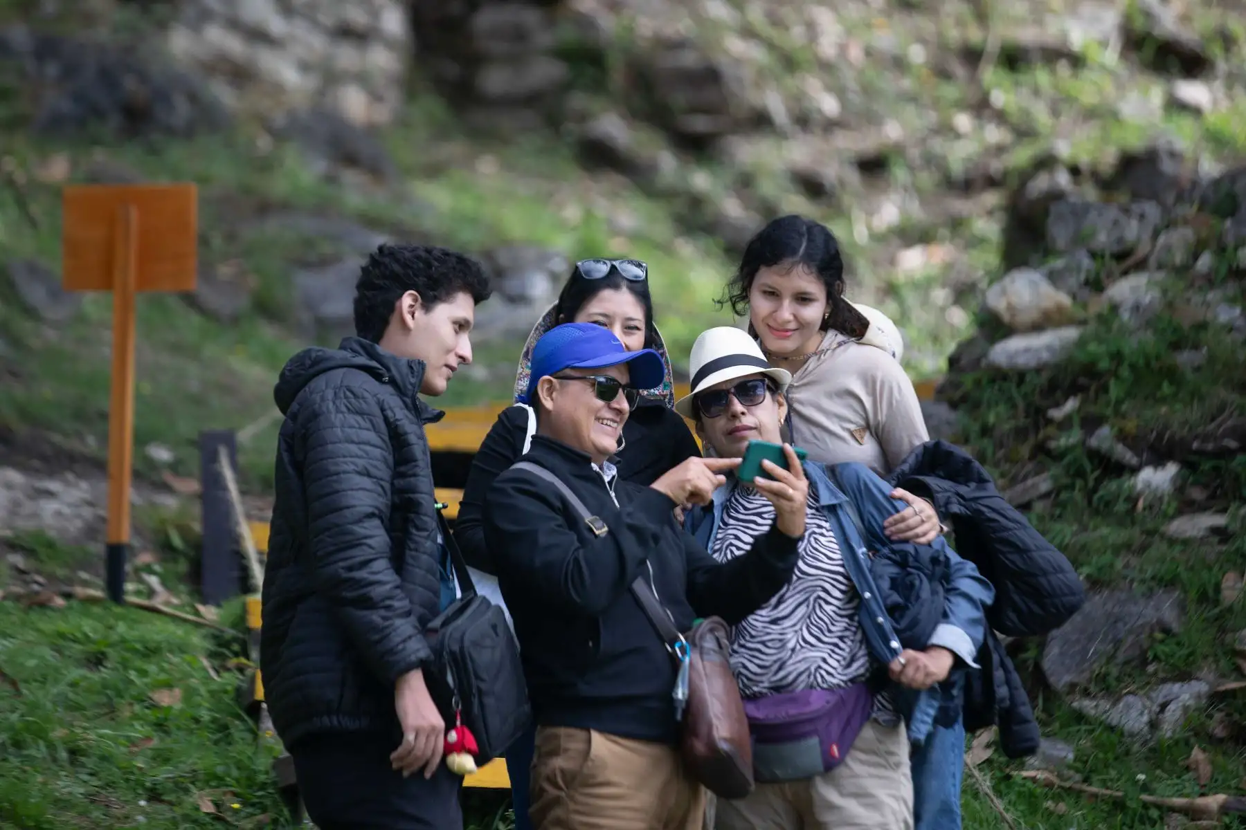 Tras el derrumbe que sufrió la fortaleza principal de la Zona Arqueológica Monumental Kuélap en abril del 2022, el lugar poco a poco se esta recuperando mediante trabajos de restauración y conservación, y de esa manera el flujo de turistas nacionales y extranjeros viene en aumento progresivo. Foto: ANDINA/Daniel Bracamonte