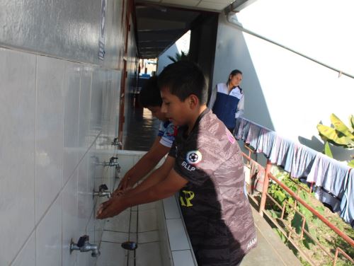 Estudiantes del distrito de Tamburco, ubicado en la región Apurímac, se beneficiarán con el mejoramiento del servicio de agua potable gracias a una transferencia de recursos del Otass. ANDINA/Difusión