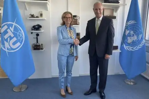 Canciller Javier González-Olaechea y la secretaria general de la UIT, Doreen Bogdan-Martin. ANDINA