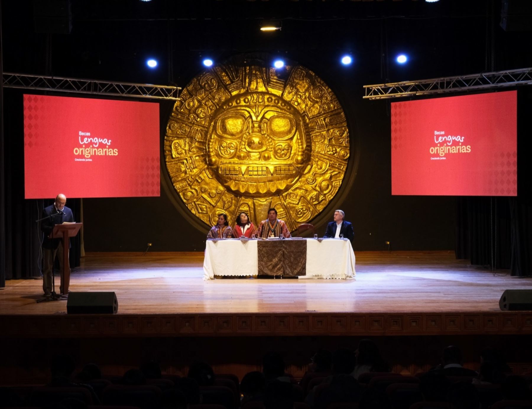 Emprendedores cusqueños que hablen quechua y aimara podrán acceder a una de las 25,000 becas para seguir cursos virtuales en lenguas originarias. ANDINA/Difusión