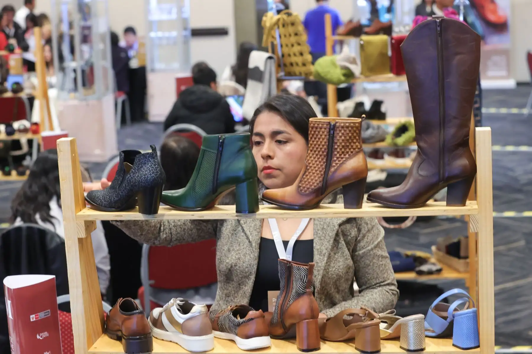 Las exportaciones de calzado y joyería llegaron a 53 mercados internacionales en el 2023, siendo el principal mercado Estados Unidos (USD 89 millones), seguido de Chile (USD 5 millones), Canadá (USD 2 millones), México, Panamá, Ecuador y Bolivia (USD 1 millón cada uno). Foto:ANDINA/Melina Mejía