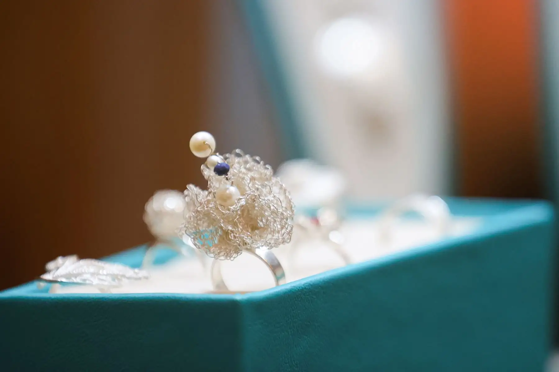 Las joyas que se presentan a los compradores extranjeros son exclusivas y de alta calidad. Foto: ANDINA/Melina Mejía