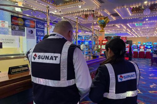 Mas de 60 colaboradores de la Sunat realizaron intervenciones simultáneas en casinos ubicados en diversas partes de la ciudad de Lima. Foto: Cortesía.